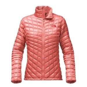 North face Pink Thermoball jacket. Sz L In great condition, worn twice